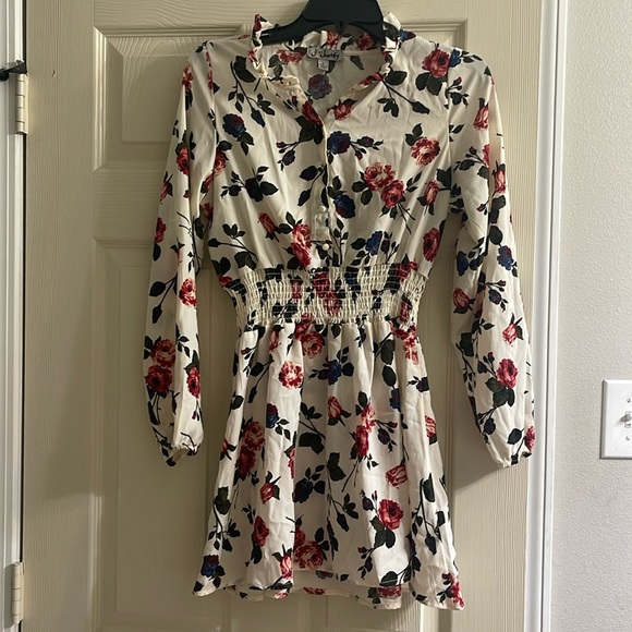 Woman's dress - Picture 1 of 4